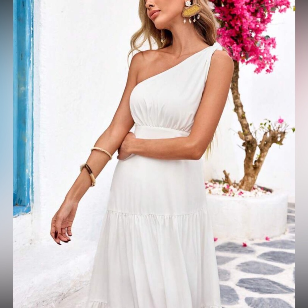 Elegant White One-Shoulder Dress - Picture 3 of 5